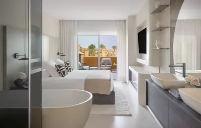Middle Floor Apartment in Estepona