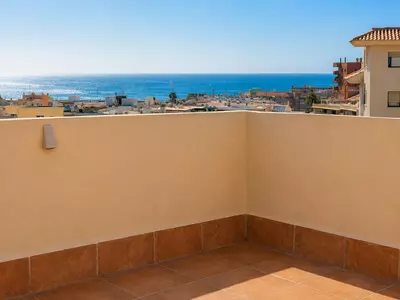 Middle Floor Apartment in Estepona