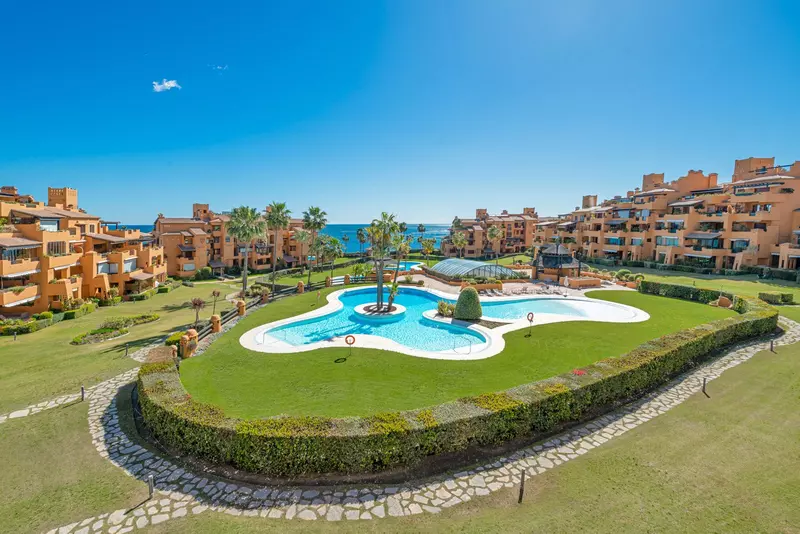 Middle Floor Apartment in Estepona