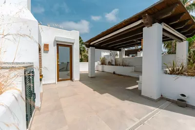 Townhouse in El Paraiso