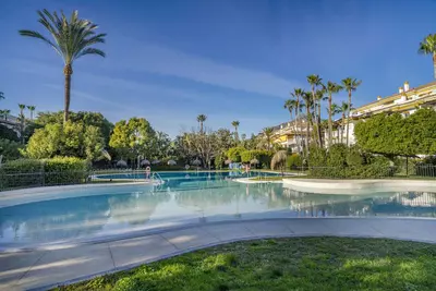 Middle Floor Apartment in Marbella