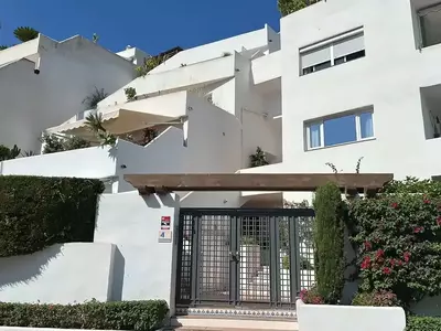 Middle Floor Apartment in Nueva Andalucía