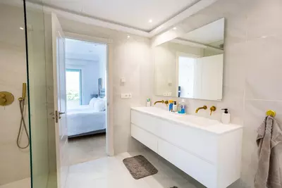 Middle Floor Apartment in Nueva Andalucía