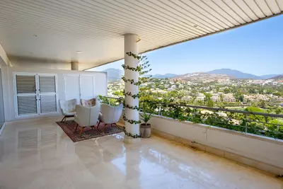 Middle Floor Apartment in Nueva Andalucía