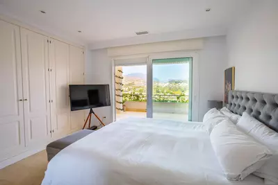Middle Floor Apartment in Nueva Andalucía