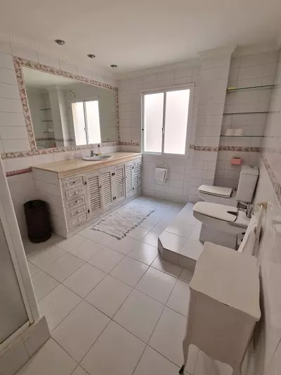 Middle Floor Apartment in Estepona