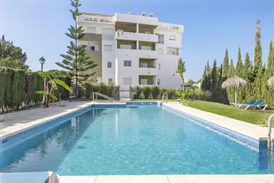 Middle Floor Apartment in Nueva Andalucía