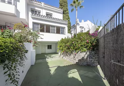Semi-Detached House in Nueva Andalucía