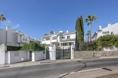 Semi-Detached House in Nueva Andalucía