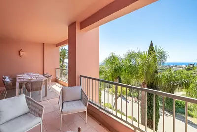 Middle Floor Apartment in Benahavís