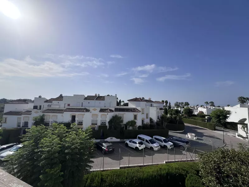 Middle Floor Apartment in Estepona