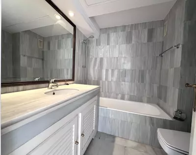 Middle Floor Apartment in Estepona