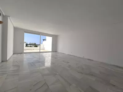 Middle Floor Apartment in Estepona