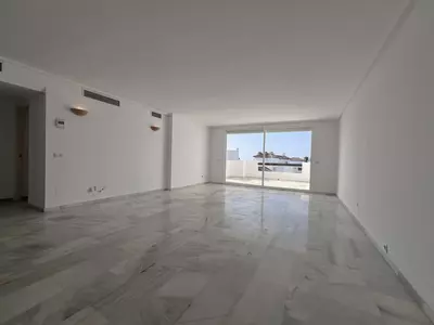 Middle Floor Apartment in Estepona