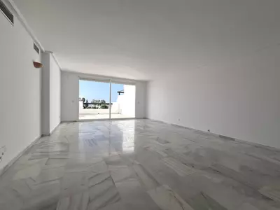 Middle Floor Apartment in Estepona
