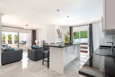 Middle Floor Apartment in Nueva Andalucía