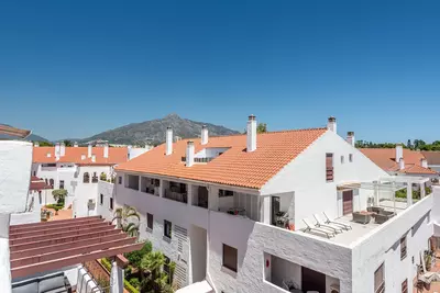 Middle Floor Apartment in Nueva Andalucía