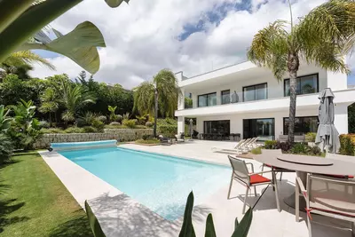 Detached Villa in Nueva Andalucía