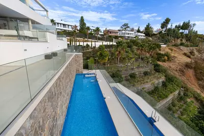 Middle Floor Apartment in Nueva Andalucía