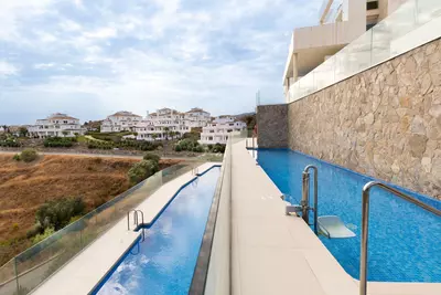 Middle Floor Apartment in Nueva Andalucía