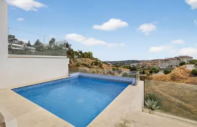 Middle Floor Apartment in Nueva Andalucía