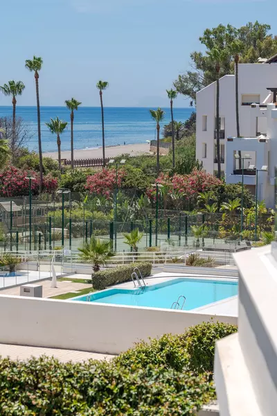 Middle Floor Apartment in Estepona