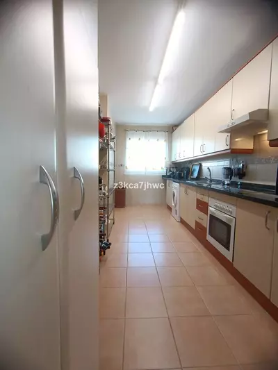 Middle Floor Apartment in Estepona