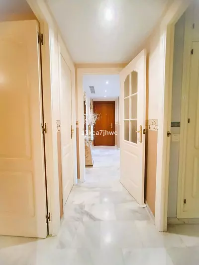 Middle Floor Apartment in Estepona