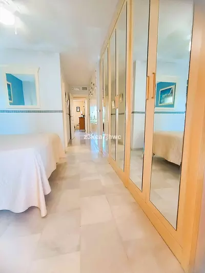 Middle Floor Apartment in Estepona