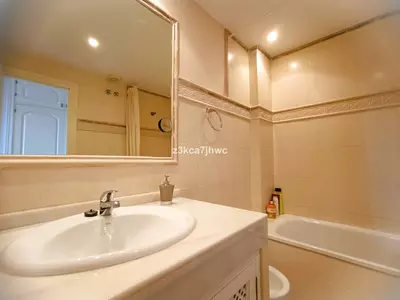Middle Floor Apartment in Estepona