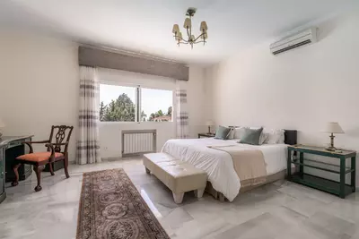 Detached Villa in El Paraiso