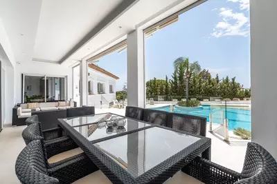 Detached Villa in El Paraiso