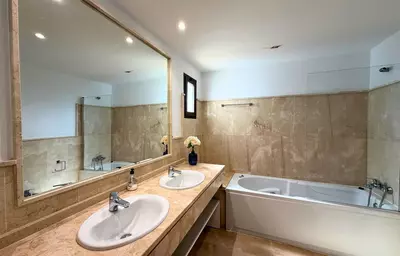Middle Floor Apartment in Casares Playa