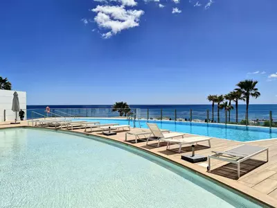 Middle Floor Apartment in Estepona