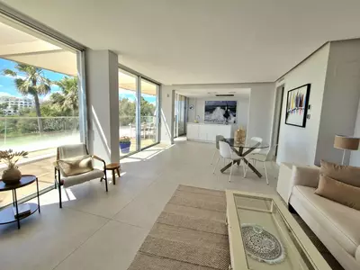 Middle Floor Apartment in Estepona