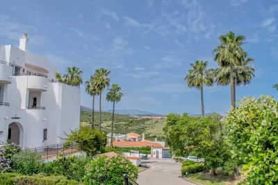 Middle Floor Apartment in Estepona