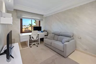 Middle Floor Apartment in Estepona
