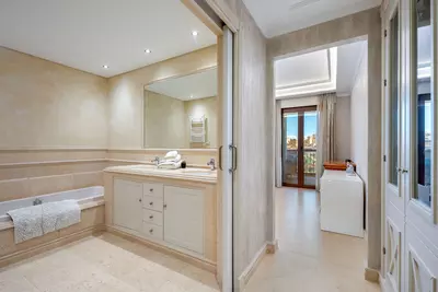 Middle Floor Apartment in Estepona