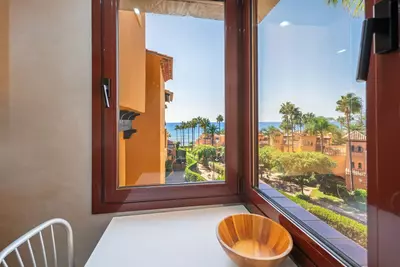 Middle Floor Apartment in Estepona