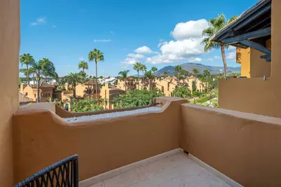 Middle Floor Apartment in Estepona