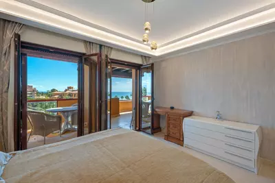 Middle Floor Apartment in Estepona