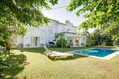 Detached Villa in El Paraiso