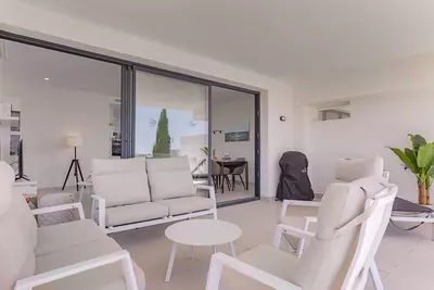 Middle Floor Apartment in Estepona