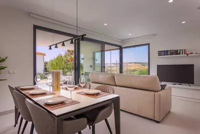 Middle Floor Apartment in Estepona