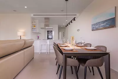 Middle Floor Apartment in Estepona