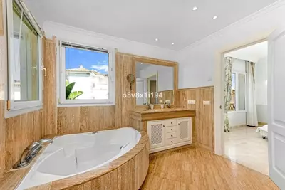 Middle Floor Apartment in Casares