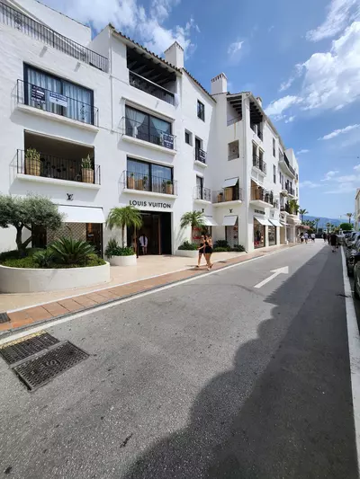 Middle Floor Apartment in Puerto Banús