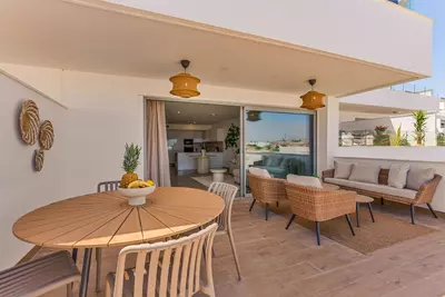 Middle Floor Apartment in Estepona