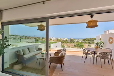 Middle Floor Apartment in Estepona