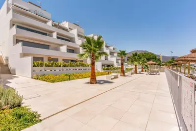 Middle Floor Apartment in Estepona